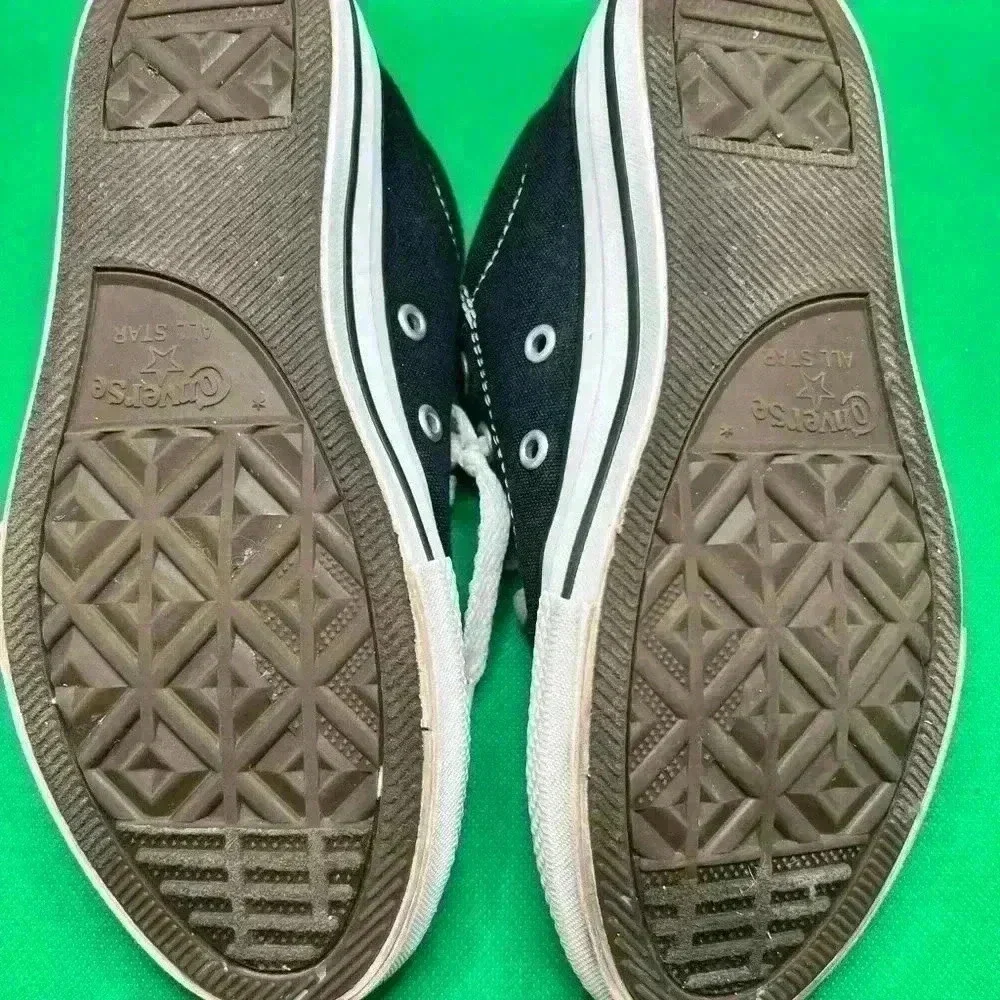 Youth Size 2 Black Converse All Stars Chuck Taylors